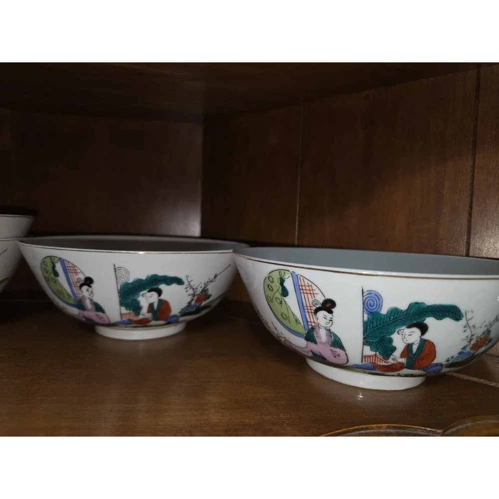 4 Chinese Handpainted Porcelain Famille‎ Rose Matching Bowls